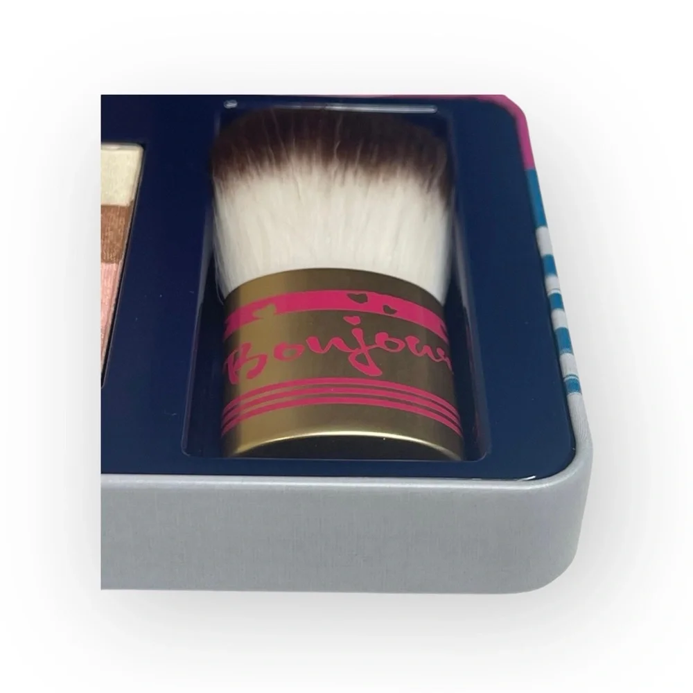 Deadstock: new Too Faced ㋛ Bonjour Soleil Bronzer Wardrobe Palette ㋛ Snow Bunny